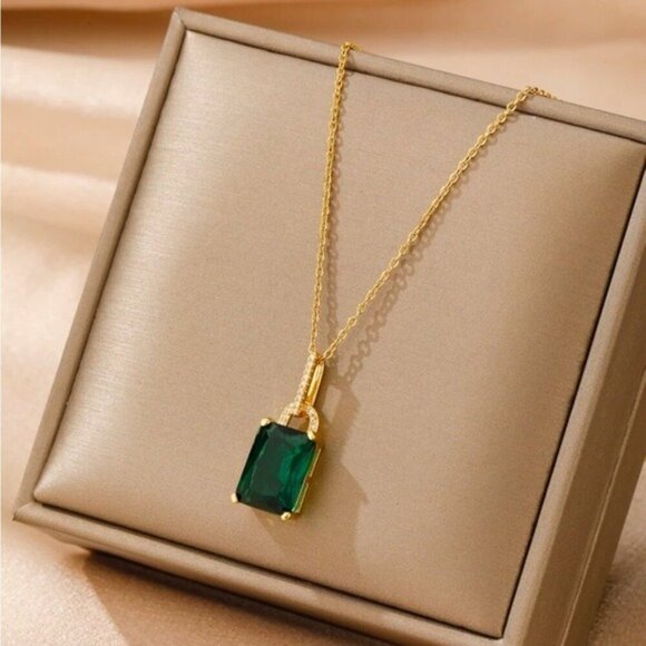 Square Grand Green Cubic Zirconia Stone-encrusted Necklace Stainless Steel - Picture 3 of 3